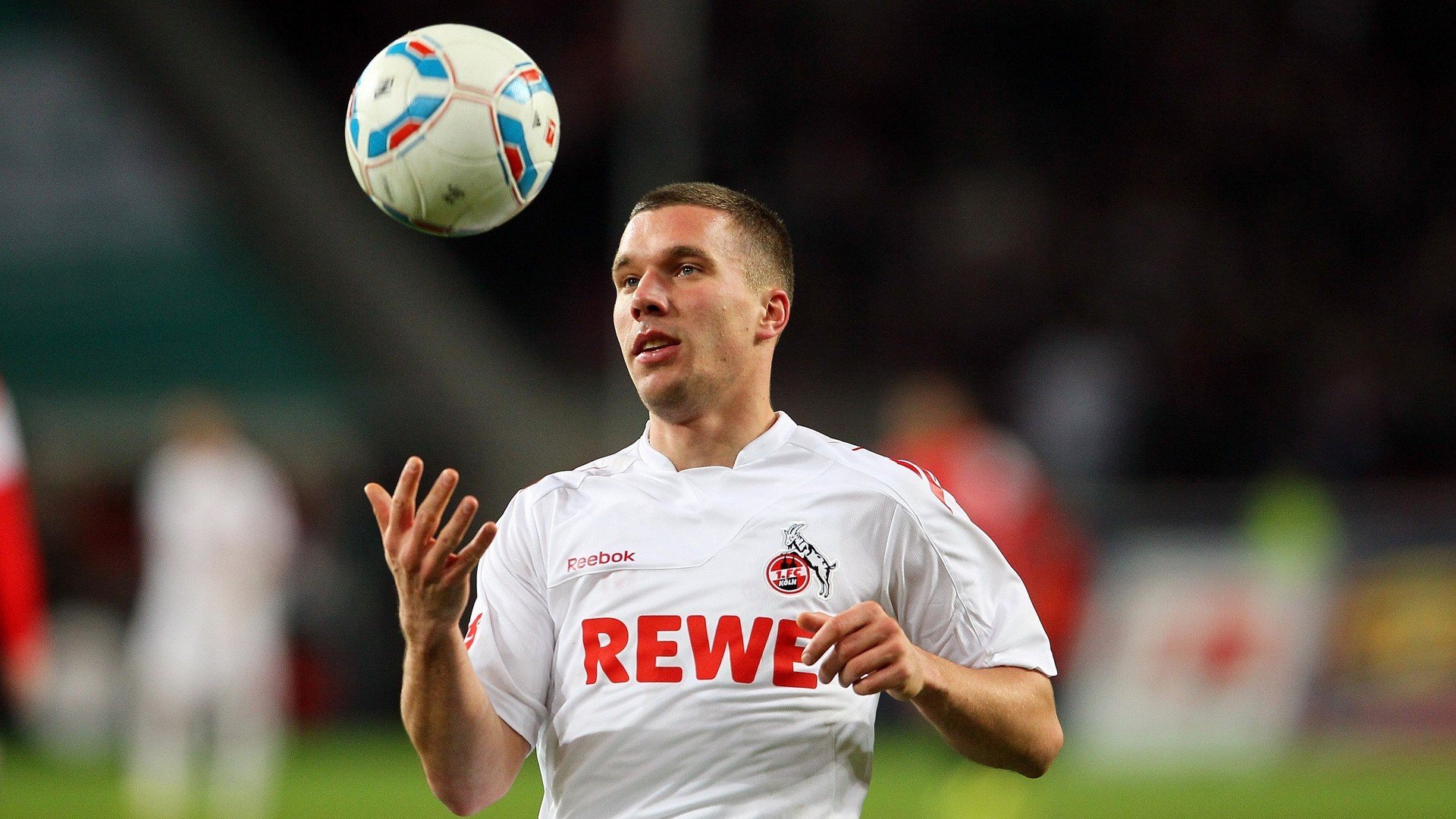 “青训基地引入先进科技设备，推动技术革新”，青训学校